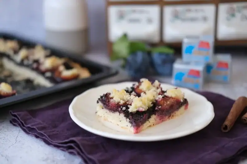 Slivkový makový koláč s posýpkou