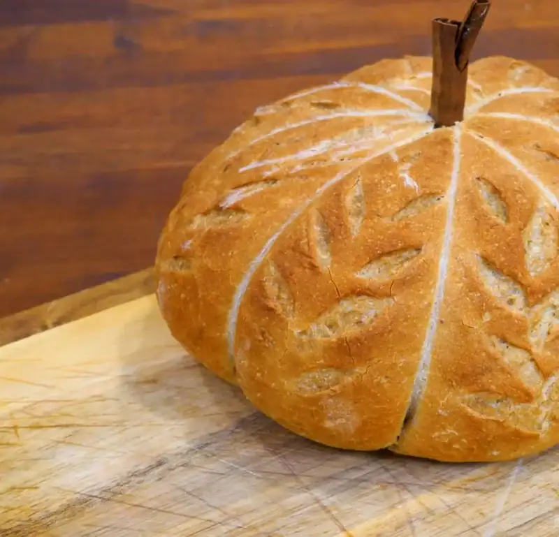 Chlieb v tvare tekvice